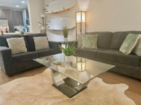 Surfs up! Cozy 1 Bedroom Condo with Fountain View